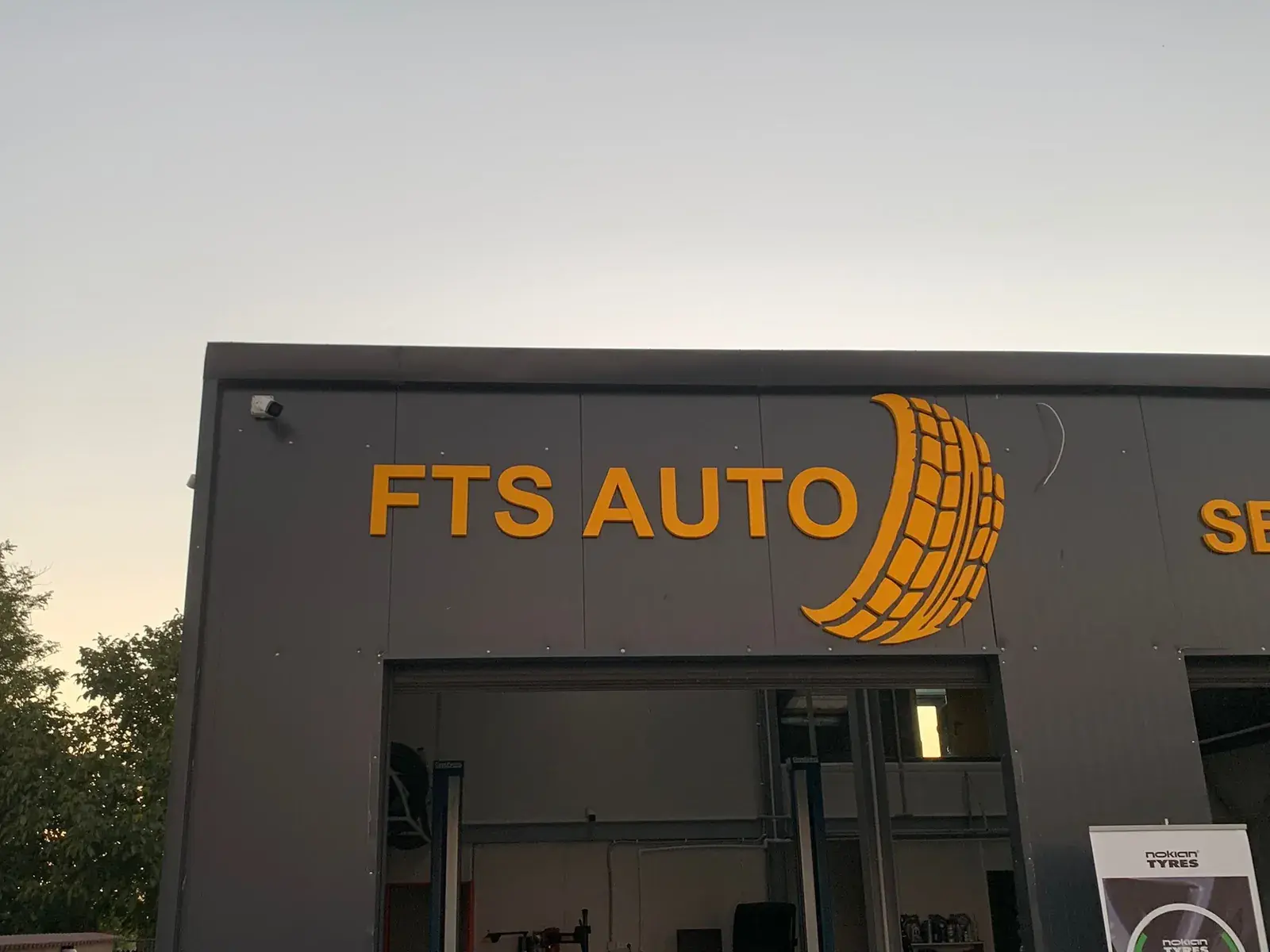 Magazine și spații comerciale